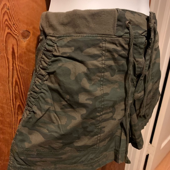 A New Approach Camouflaged Shorts - Picture 4 of 13